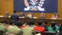 Wakil Ketua DPR RI Sufmi Dasco Ahmad menyampaikan permintaan maaf kepada mahasiswa atas  kesalahan para anggota dan pimpinan DPR RI sebagai wakil rakyat. (Liputan6/Delvira Hutabarat)