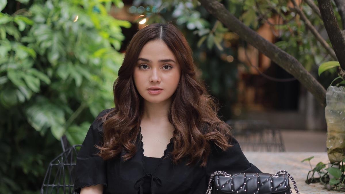 Date Night Looks, Inspirasi Gaya Valentine ala Syifa Hadju dan Yasmin Napper
