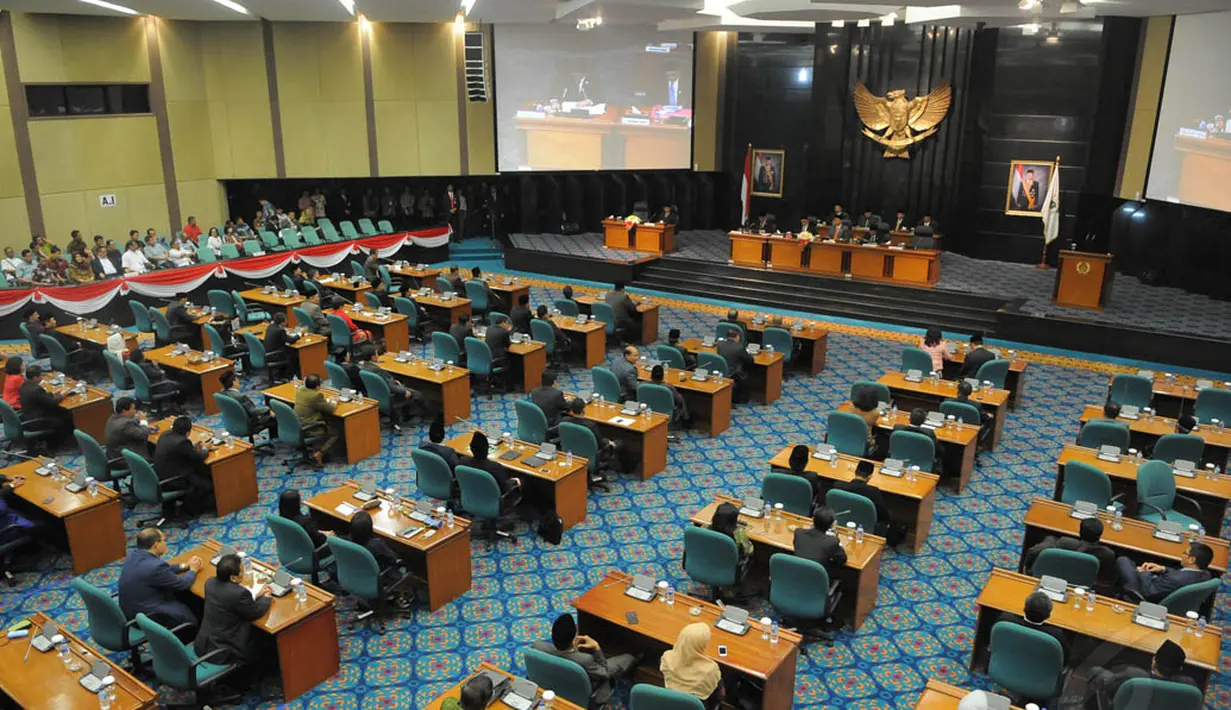 Rapat yang digelar pada pukul 15.00 WIB tersebut dipimpin ketua DPRD DKI Prasetyo Edi Marsudi bersama wakil ketua M Taufik,Triwisaksana dan Abraham Lunggana, Jakarta, (2/10/14). (Liputan6.com/Herman Zakharia) 
