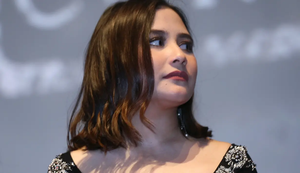Prilly Latuconsina senang melihat banyaknya penonton yang antusias menyaksikan film Danur 2: Maddah. Banyak yang memuji aktingnya Prilly dalam film tersebut. (Nurwahyunan/Bintang.com)