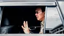 Tersangka dugaan penistaan agama, Basuki Tjahaja Purnama (Ahok) berada di dalam mobil usai mengikuti proses pelimpahan kasusnya dari Bareskrim Polri ke Jampidum Kejagung, di gedung Kejaksaan Agung, Jakarta, Kamis (1/12). (Liputan6.com/Gempur M Surya)