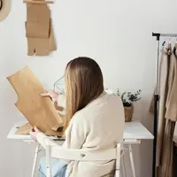 Sustainable fashion atau mode berkelanjutan hadir sebagai solusi. Foto: Freepik