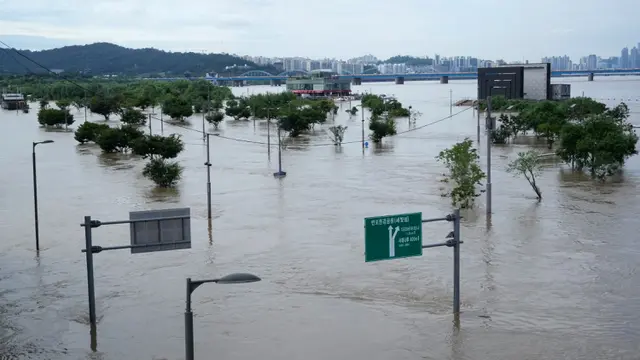 Luapan Sungai Han Banjiri Kota Seoul