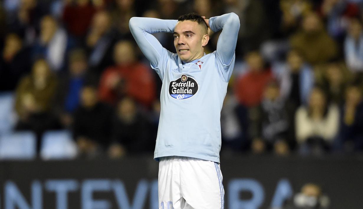 Ekspresi penyerang Celta Vigo, Iago Aspas gagal memanfaatkan peluang yang dimiliki Celta Vigo pada laga lanjutan pekan ke-12 La Liga 2018/19, Senin (12/11) yang berlangsung di stadion Balaidos, Spanyol. Real Madrid menang 4-2. (AFP/Miguel Riopa)