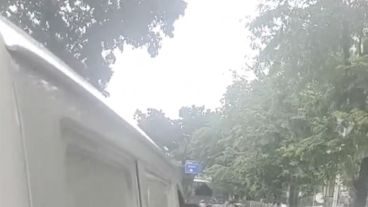 Pengemudi Mobil Boks Acungkan Pisau ke Taksi Online, Berakhir Damai dengan Ganti Rugi