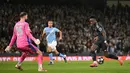 Vinicius Jr kembali mencatatkan namanya di papan skor saat penghujung pertandingan. Ia sukses mengkonversi umpan silang tajam Aurélien Tchouaméni menjadi gol pada menit ke-90+3. (AFP/Oli Scarff)