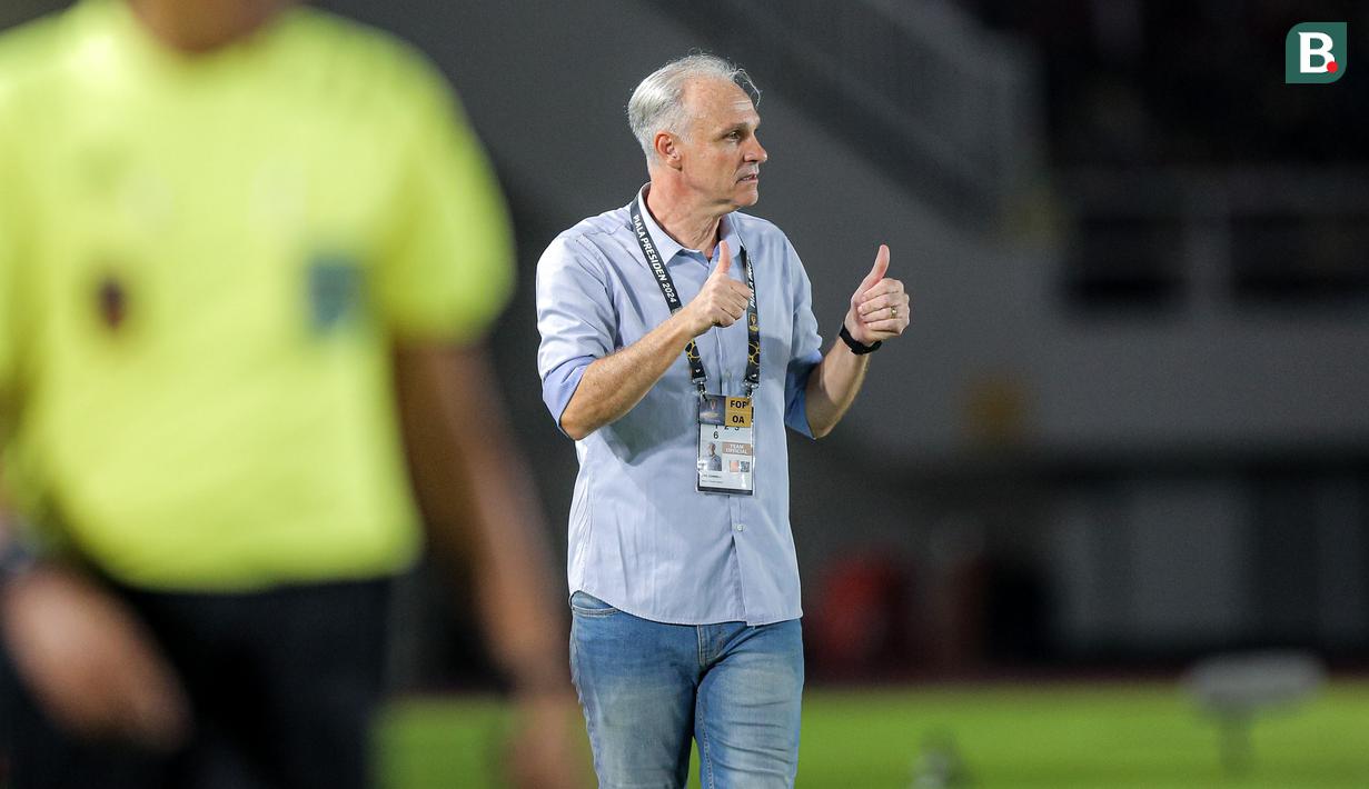 <p>Pelatih kepala Arema FC, Joel Cornelli saat menghadapi Borneo FC pada laga final Piala Presiden 2024 di Stadion Manahan, Solo, Minggu (4/8/2024). (Bola.com/Bagaskara Lazuardi)</p>