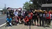 Lunasi Nazar, Pengurus dan Suporter Persibat Jalan Kaki 30 Km