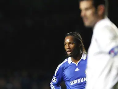 Chelsea&#039;s Didier Drogba looks on against CFR Cluj during Champions League Group A match at Stamford Bridge in London December 9, 2008. Chelsea winning the game 2-1. AFP PHOTO/Adrian Dennis