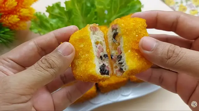 Roti Goreng Isi Ragout Ayam Sayur