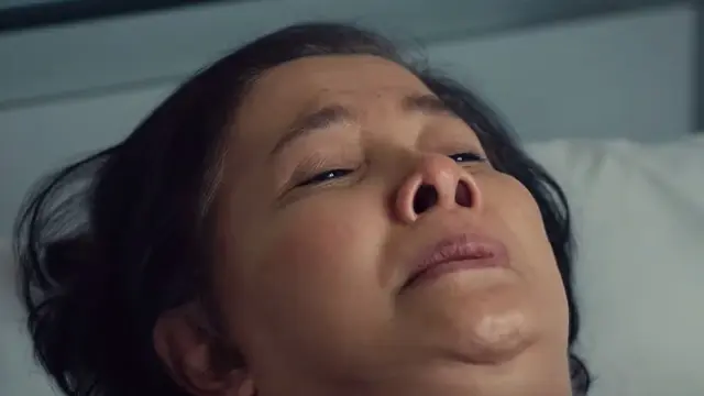 Tutie Kirana sebagai Halimah dalam film Air Mata di Ujung Sajadah. (Foto: Dok. Beehave Pictures dan MBK Productions)