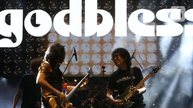 Tampil di Panggung Rock Legends Festival, God Bless Pukau Pecinta Musik Cadas