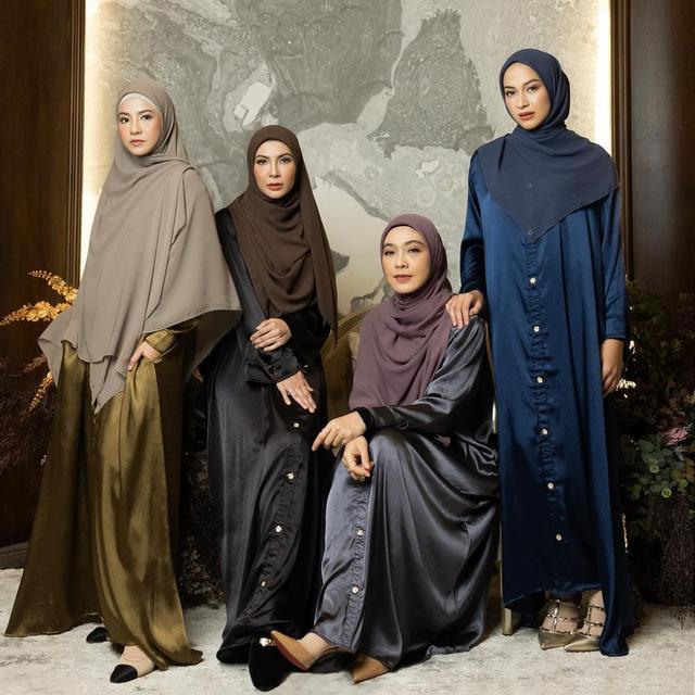 7 Gaya Pemotretan Natasha Rizky dengan Geng Artisnya, Banjir Pujian