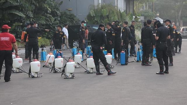 Hasil gambar untuk Dishub Provinsi Jatim Semprot Disinfektan di 26 Terminal Tipe A