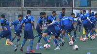 Skuat Persib Bandung melakukan latihan jelang laga ujicoba kontra tim Malaysia, Melaka United. (Bola.com/Erwin Snaz)