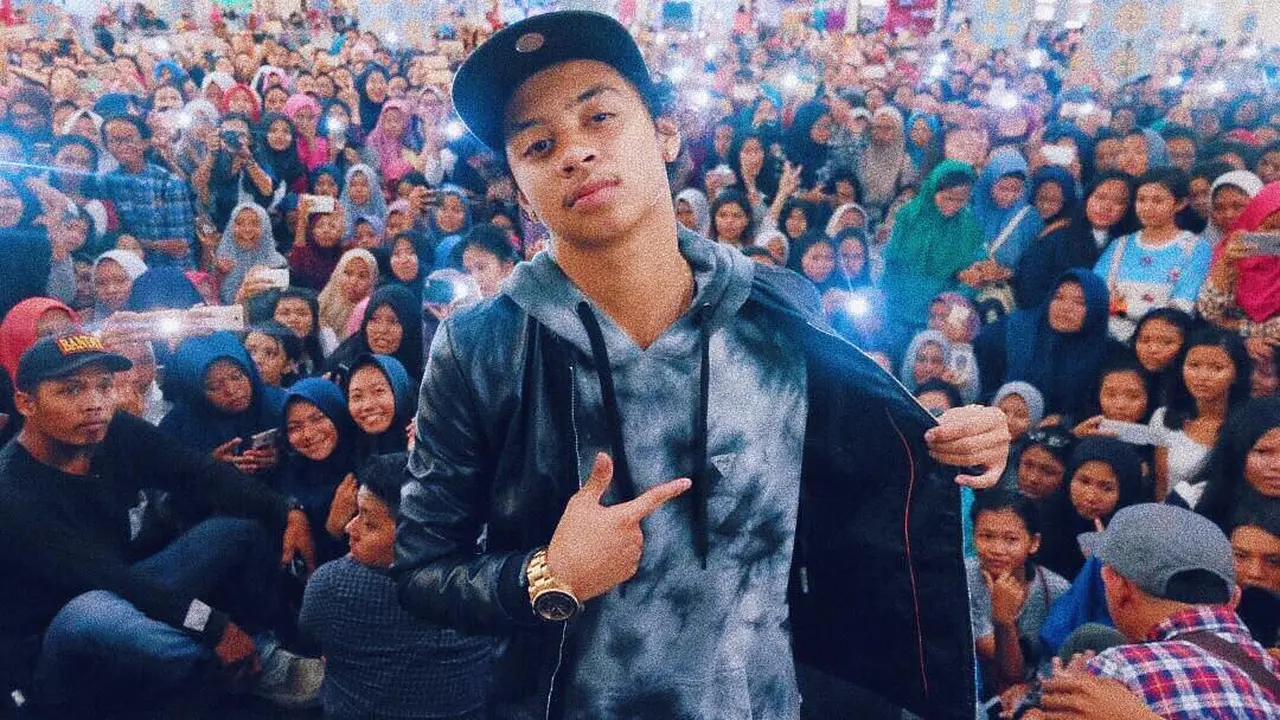 Bastian Steel