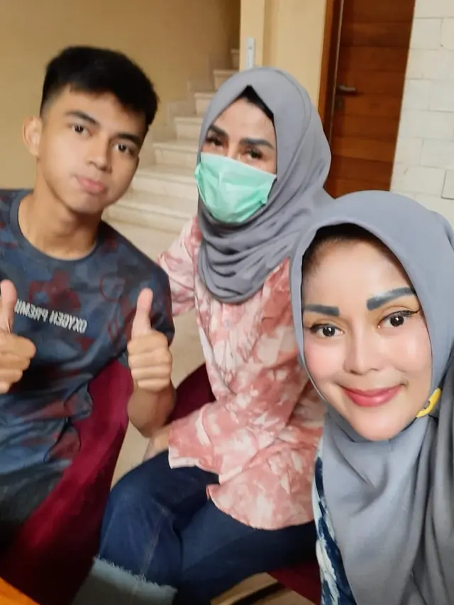 6 Potret Kebersamaan Amy Qanita dan Dimas 'Kembaran' Raffi Ahmad, Bak Ibu Kandung
