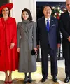 Kedua tampil anggun mengenakan coat dengan tampilan yang formal. Kate memilih tampil dengan dress dan coat warna merah serasi dengan stiletto heels dan clutchnya. [@princeandprincessofwales]