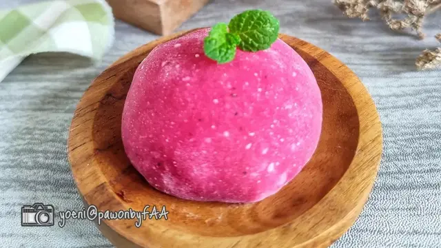 Resep mochi buah naga untuk bawa keberuntungan di Imlek 2024. (dok. Cookpad @yoeni_pawonbyFAA)