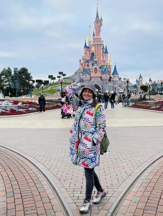 Donna Agnesia dan Darius Sinathrya beserta anak-anak (Instagram/dagnesia)