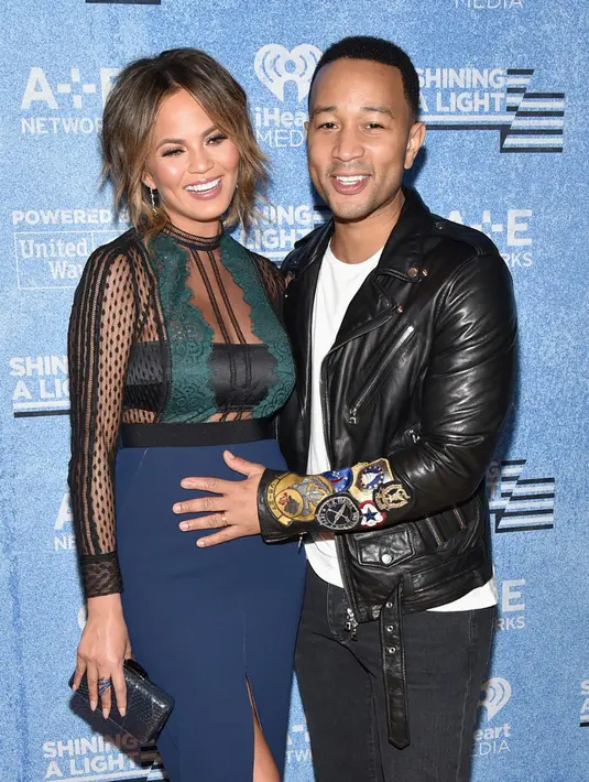 Menikah selama 2 tahun membuat Chrissy Teigen dan John Legend menunggu kabar kehamilan ini, Chrissy Teigen kini bersyukur penantiannya dapat terwujud. (AFP/Bintang.com)