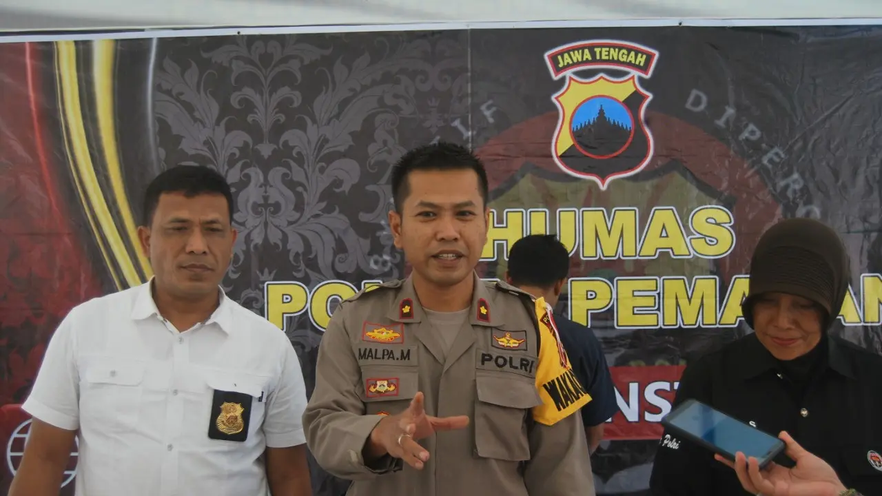 Wakapolres Pemalang, Malpa Malacoppo saat memberikan keterangan pers pengungkapan kasus pencabulan anak tiri di Pemalang. (Foto: Liputan6.com/Humas Polres Pemalang/Muhamad Ridlo)