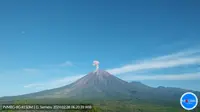 Gunung Semeru kembali erupsi dengan memuntahkan material abu vulkanik setinggi 900 meter dari puncak, Rabu pagi (28/2/2024). (Liputan6.com/ Dok PVMBG)