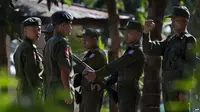 Suasana di markas pelatihan tentara angkatan darat Pathein, Irawaddy, Myanmar. (VOA News)