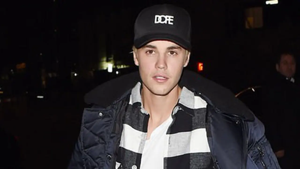 Justin Bieber Hebohkan Murid dengan Bermain Bola di Sekolah