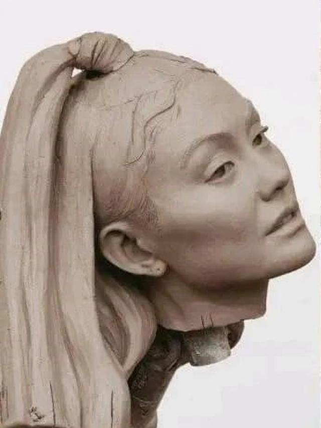 Rancangan Patung Lilin Agnez Mo