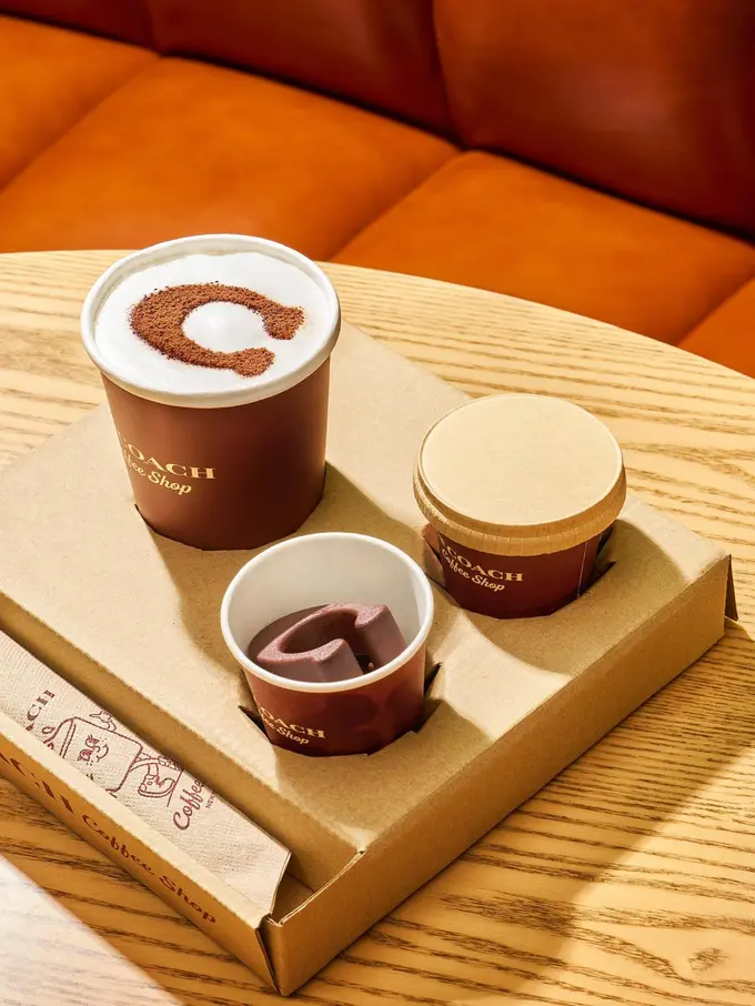 Kemewahan Mode Lewat Secangkir Kopi di Coach Coffee Shop Permanen, Singapura