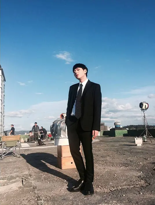 Berbeda dengan Seolhyun, nampaknya kegalauan hadir di sisi Zico. Terlihat pada unggahan di instagramnya, Zico mencantumkan link instrumennya. Netizen pun mengaitkan unggahan tersebut dengan berita putusnya Zico dan Seolhyun. (Instagram/w_zico)