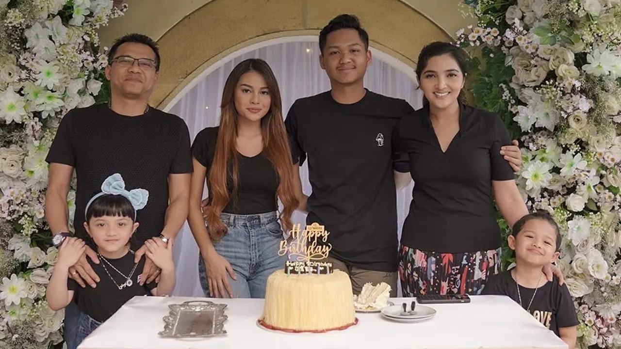 [Fimela] Keluarga Ashanty dan Anang Hermansyah