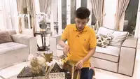 6 Potret Ruang Tamu Rumah Ruben Onsu yang Terhubung dengan Ruang Makan