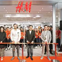 H&amp;M membuka gerai terbarunya yang bertempat di Plaza Indonesia, penasaran seperti apa? Simak di sini. Sumber foto: PR.