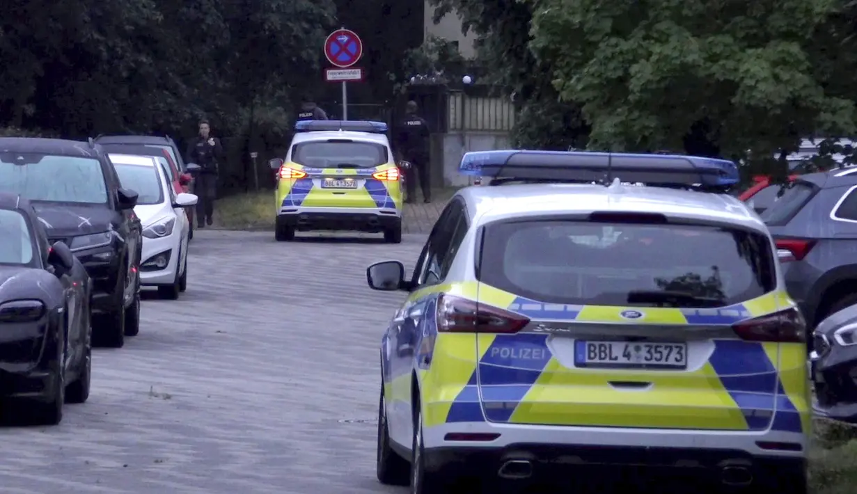 Polisi diberitahu tentang hewan tersebut di Kleinmachnow, tepat di luar batas kota Berlin, sekitar tengah malam oleh orang-orang yang melaporkan bahwa mereka telah melihat apa yang tampak seperti seekor kucing besar yang sedang mengejar seekor babi hutan.  (Sven Kaeuler/TNN/dpa via AP)