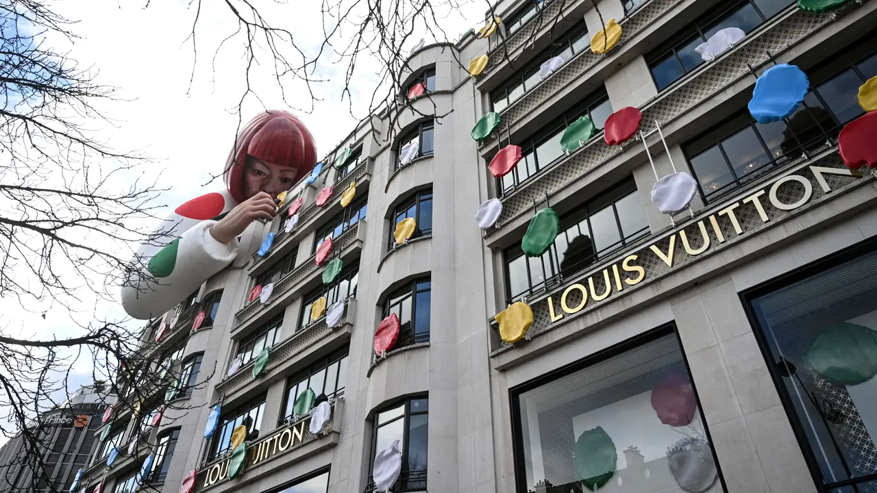 Demam Yayoi Kusama di Toko-Toko Louis Vuitton di Dunia
