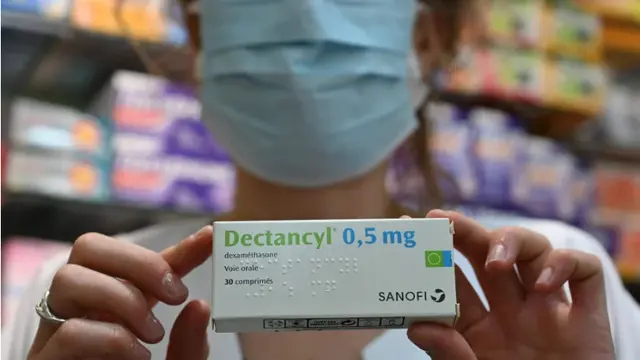 Sekotak Dectancyl, obat yang diproduksi oleh Sanofi yang mengandung Deksametason. (AFP)
