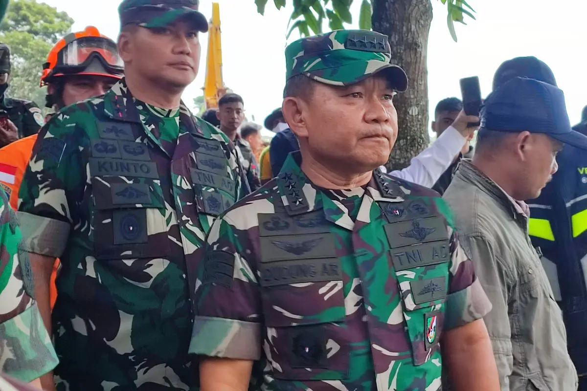 KSAD Dudung Abdurachman meninjau lokasi longsor dampak gempa Cianjur