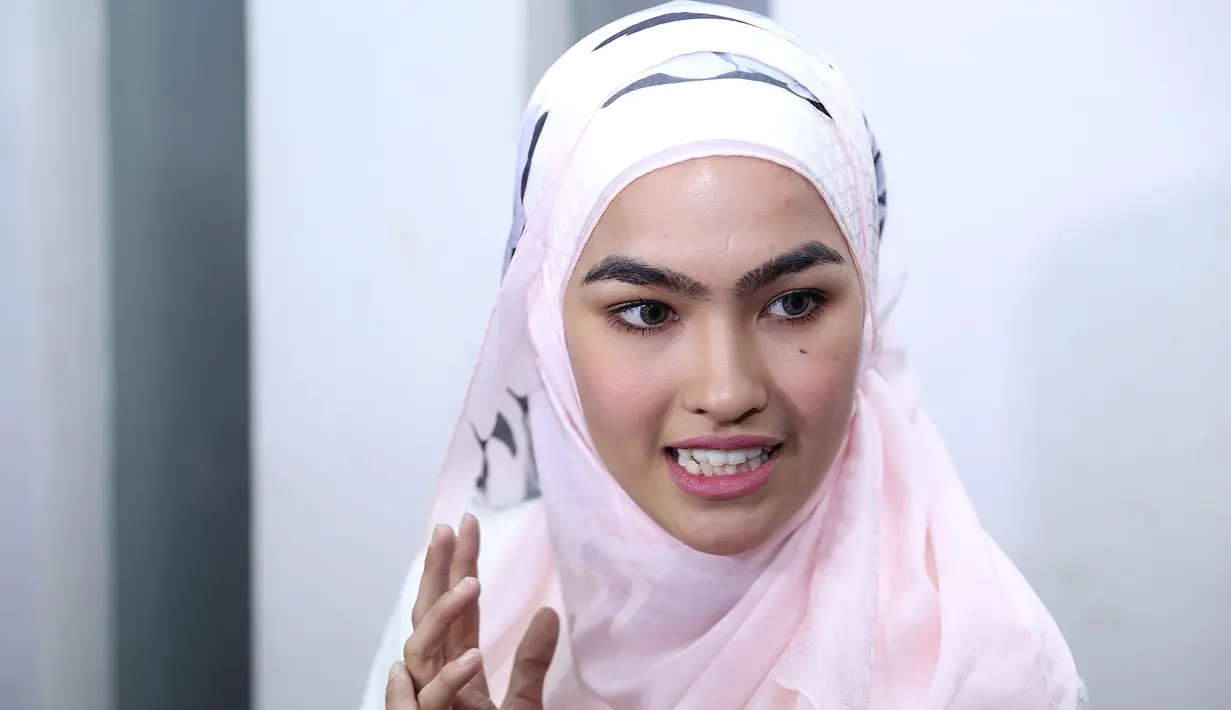 Elfira juga menambahkan bahwa ia telah mengenal pribadi Baim Wong yang menurutnya memiliki pribadi yang baik meski ia seorang yang pelupa. (Galih W. Satria/Bintang.com)