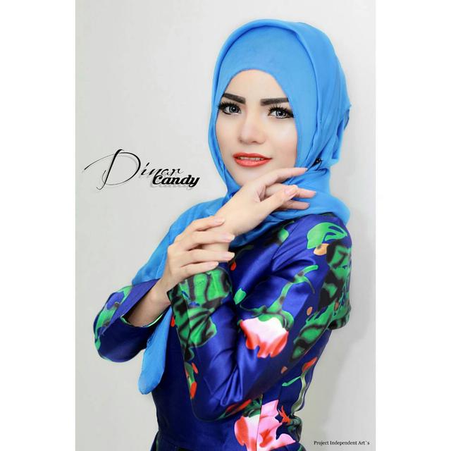 Demo Pakai Bikini, Ini 7 Potret Dinar Candy Pakai Hijab yang Bersahaja