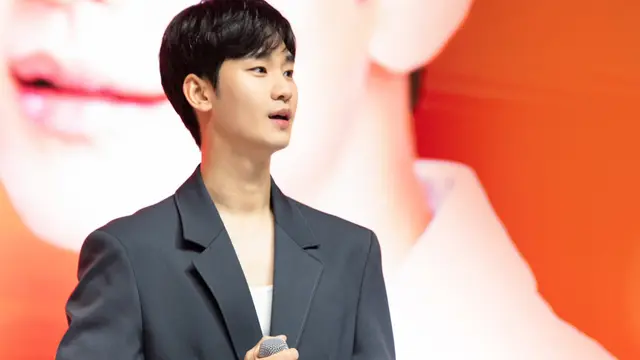 Gaya Effortless dan Wajah Mulus Kim Soo Hyun Sukses Bikin Fans di Jakarta Menjerit