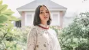 Setelah Andien menyapa dirinya sendiri, ia pun mengajukan sejumlah pertanyaan untuk diri sendiri juga. Bukan soal karier, melainkan tentang perjalanan batin untuk menjadi diri yang lebih baik. (Instagram/andienaisyah)