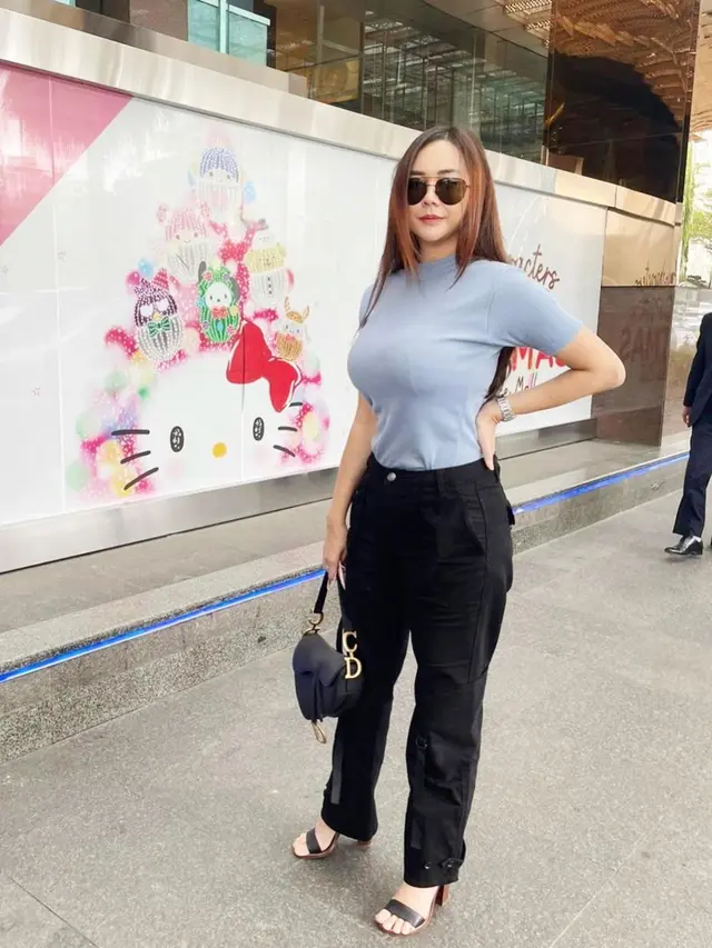 Aura Kasih semakin awet muda (Instagram/aurakasih)