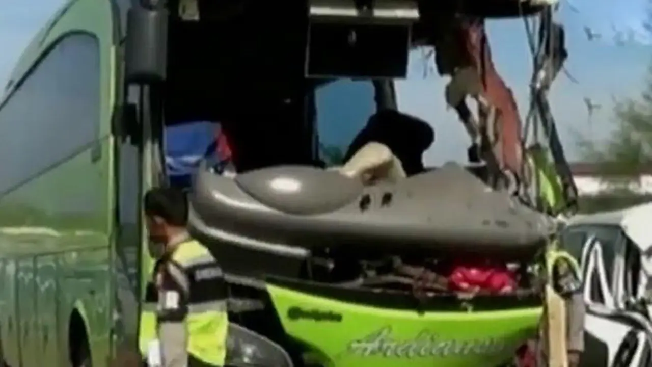 Kecelakaan Bus di Tol Cipali