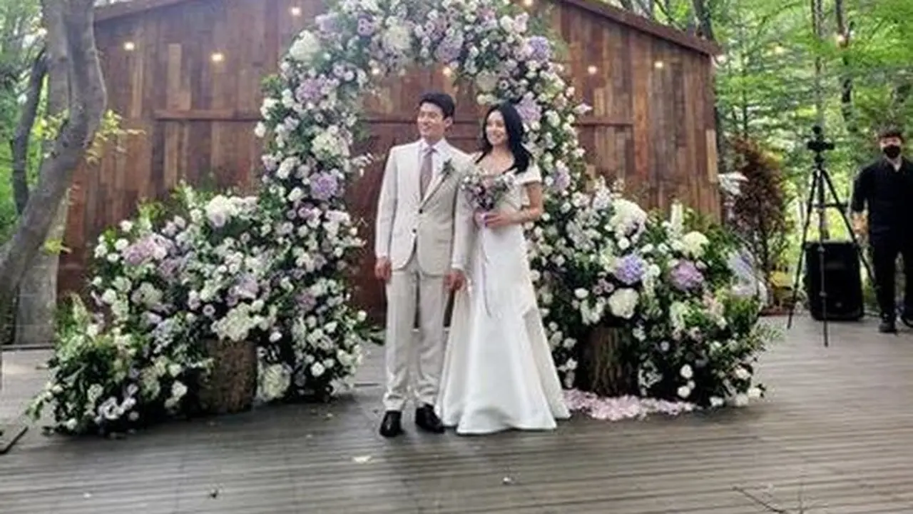 Youtuber Jang Hansol Resmi Menikahberikut tampilan sang istri