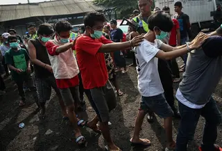 Penggerebekan narkoba di Kampung Bahari, Jakarta Utara (Liputan6.com/ Faizal Fanani)