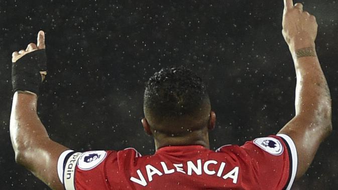 Bek Manchester United (MU) Antonio Valencia. (AFP/Oli Scarf)