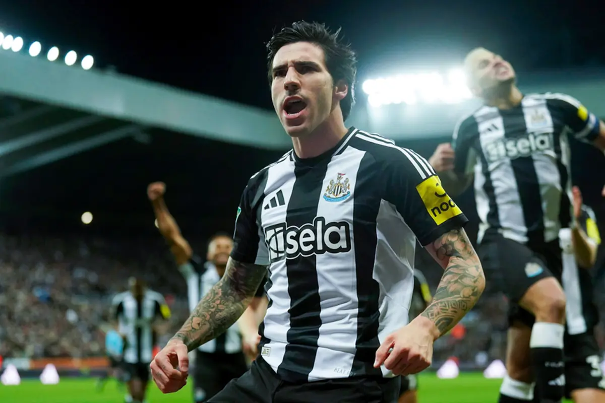 Foto: Sandro Tonali Tampil Heroik, Borong 2 Gol Bawa Newcastle United ke Semi Final Carabao Cup