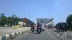 Kondisi saat akan melintasi Jembatan Comal, Jawa Tengah, Jumat (1/8/14). (Liputan6.com/Irna Gustiawati)